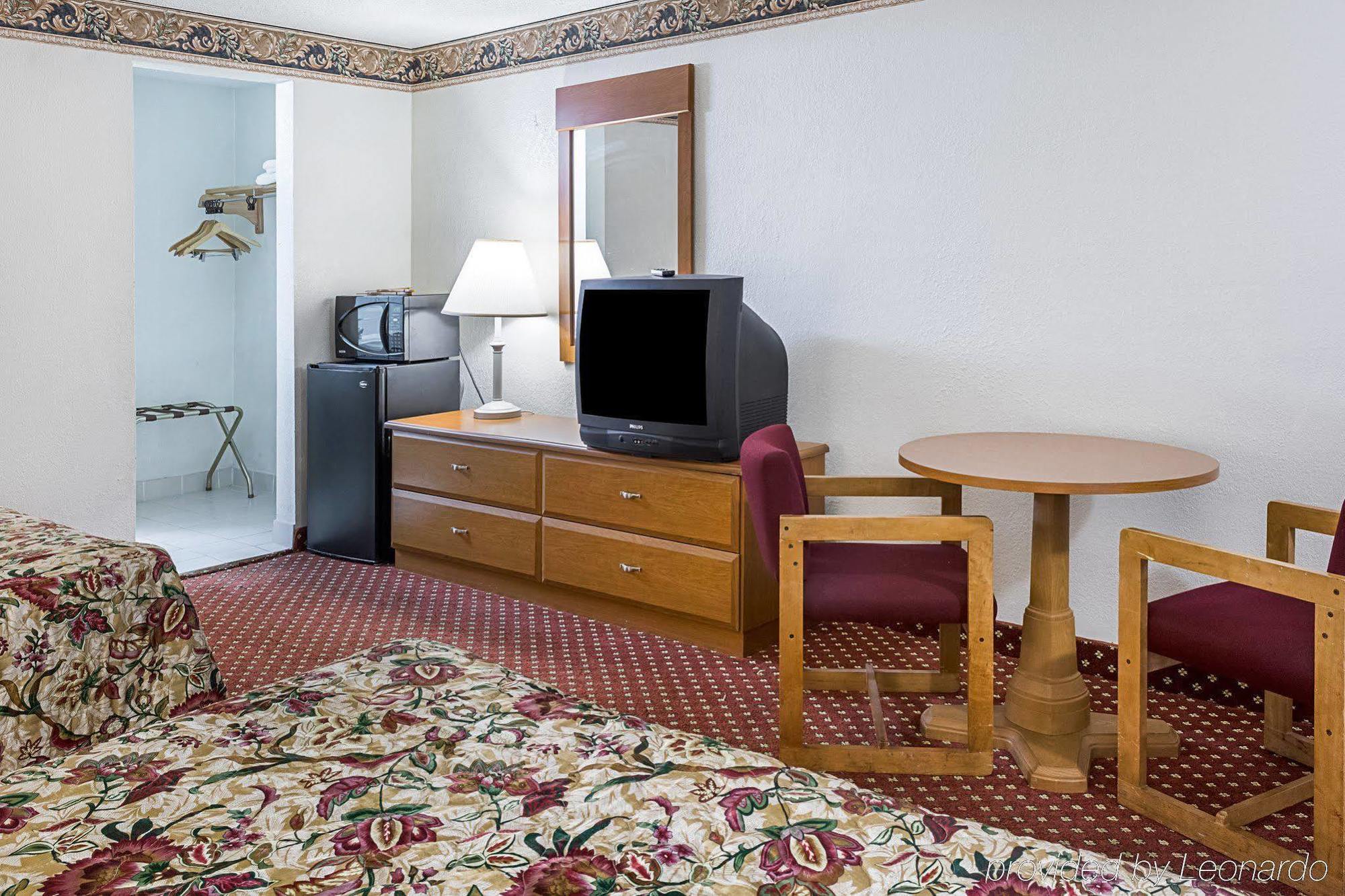 Gateway Inn Templeton エクステリア 写真