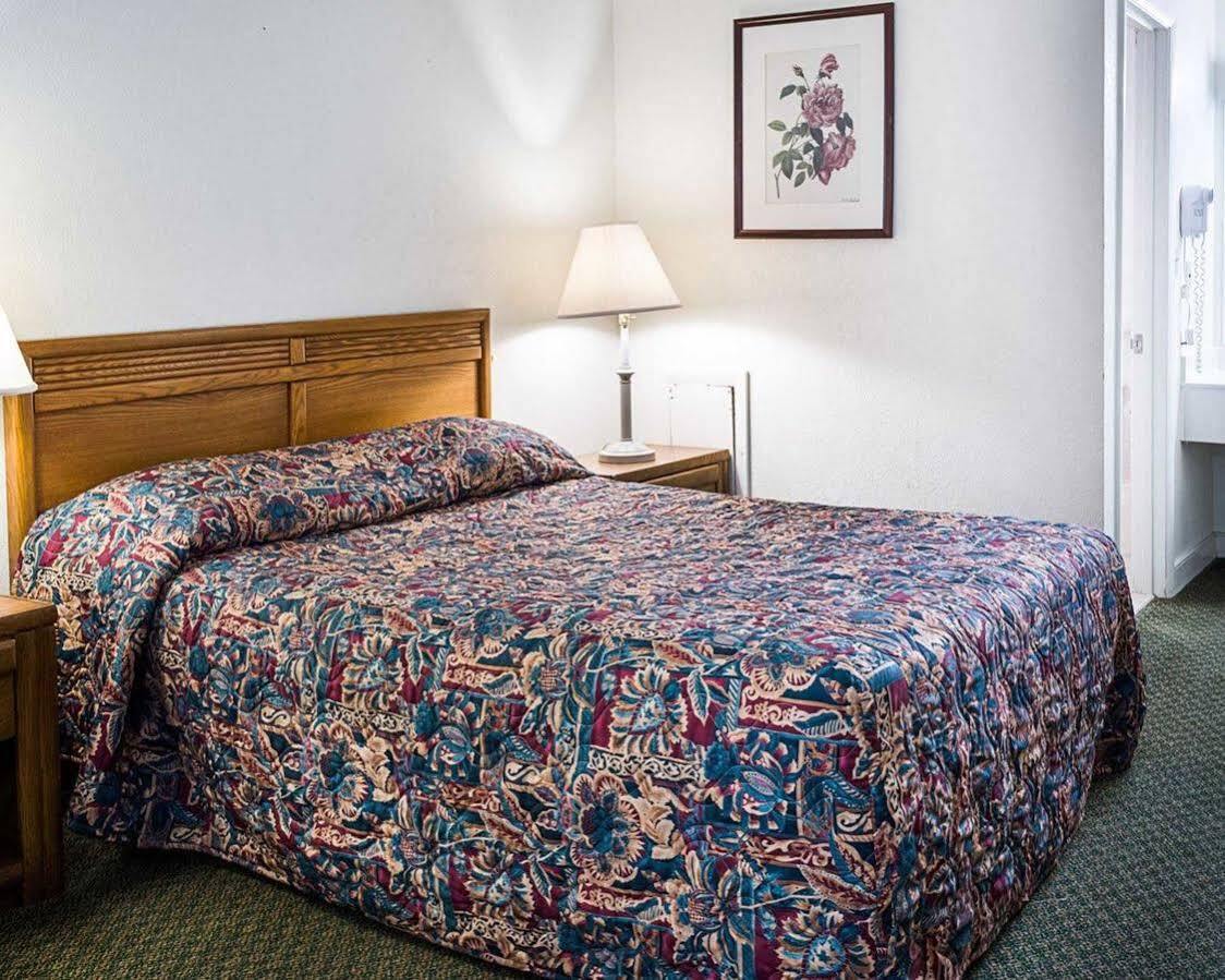 Gateway Inn Templeton エクステリア 写真
