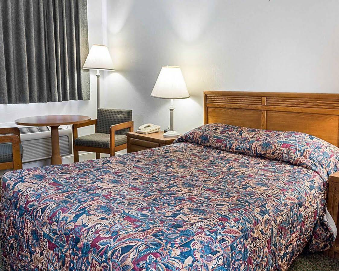 Gateway Inn Templeton エクステリア 写真